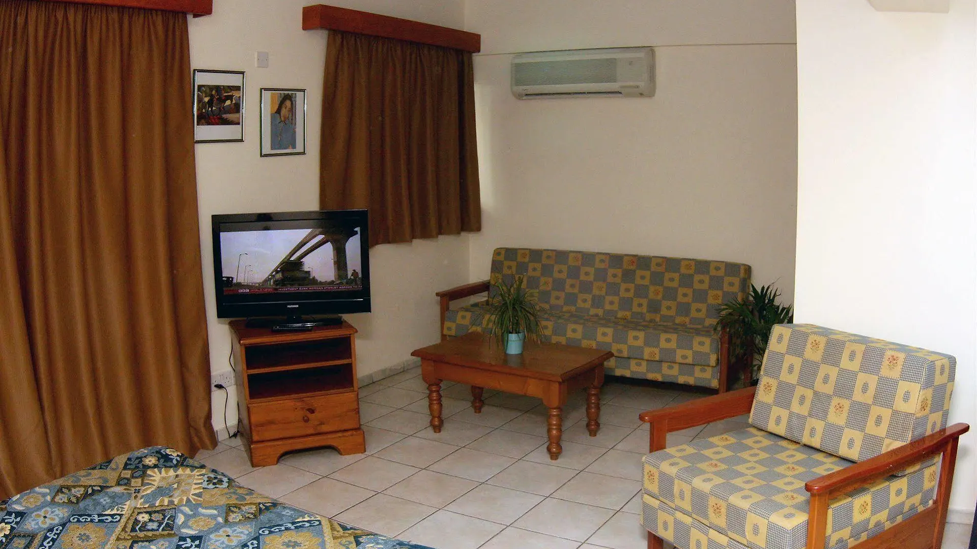 Palm Sea Beach Hotel Apartments 라르나카 5*,