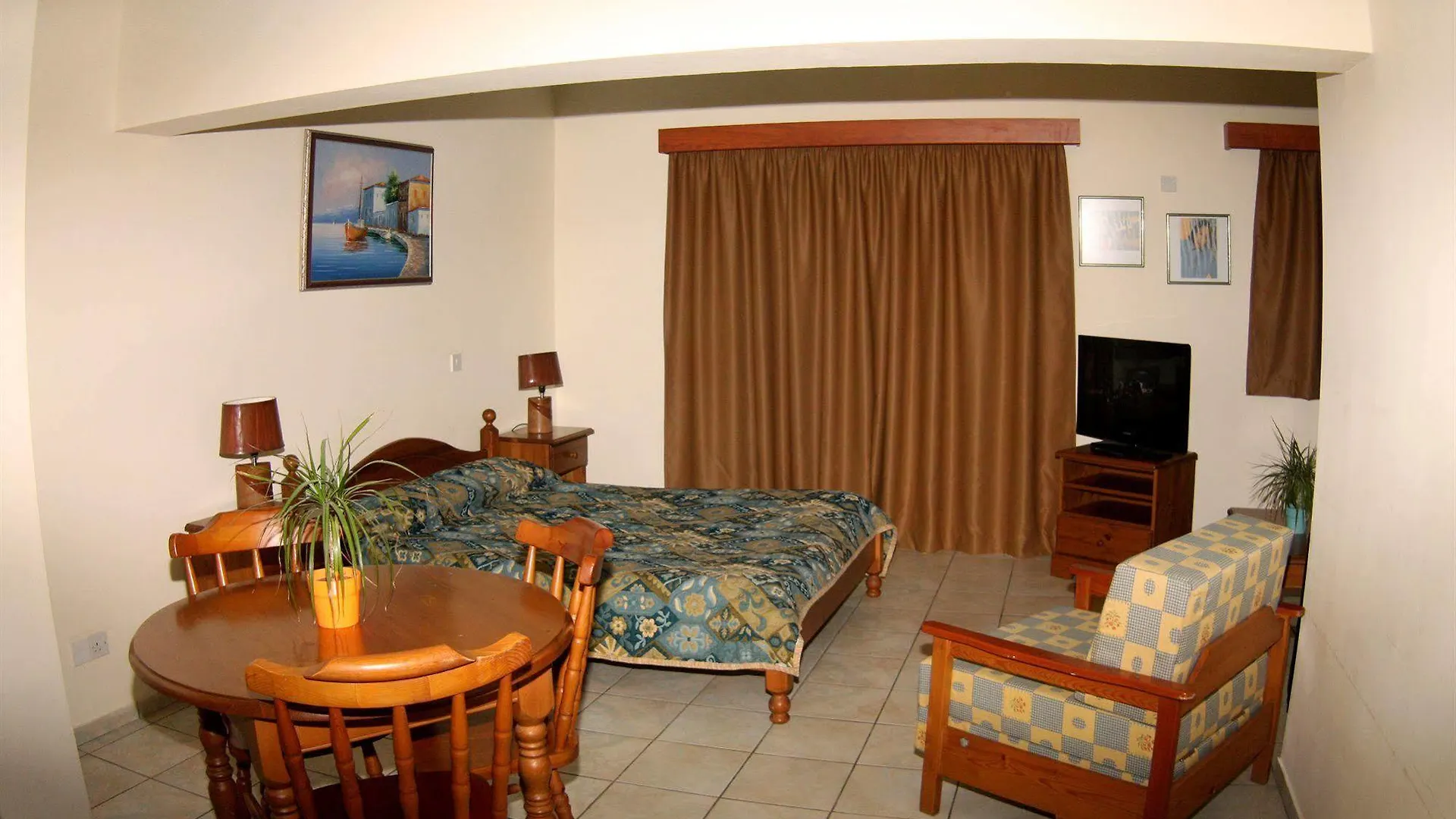Palm Sea Beach Hotel Apartments 라르나카